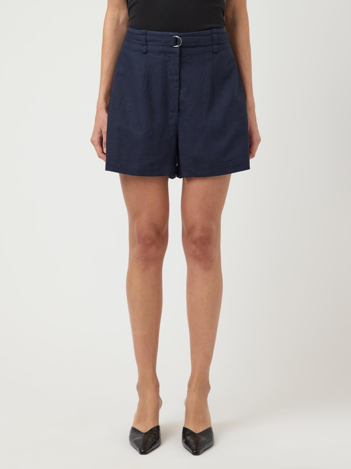 model_shot-front